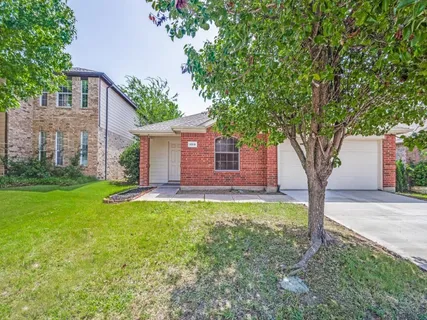 $350,000 | 11916 Hickory Circle, Fort Worth, TX 76244