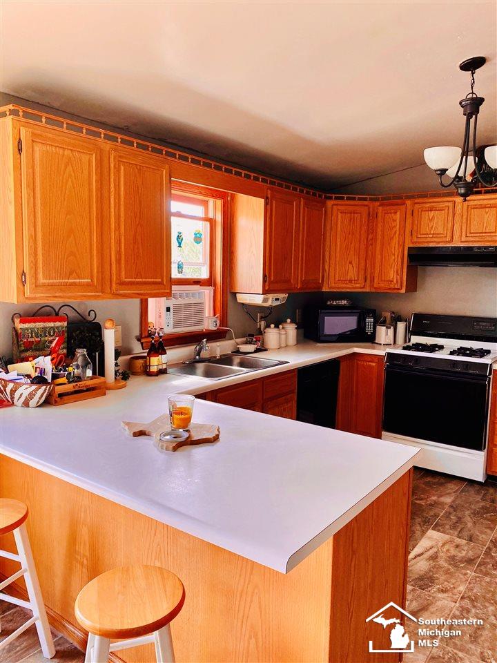 8722 Exeter Road Carleton, MI 48117 - Photo 2 of 10