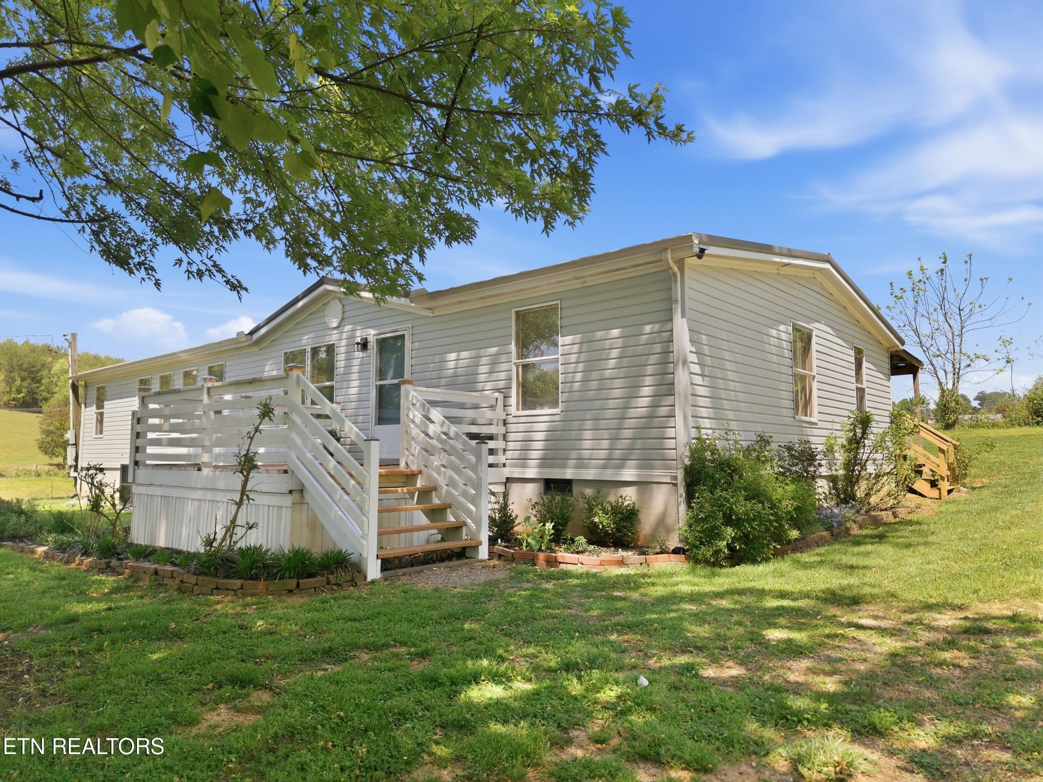 95 Lee Shirley Road Greenback, TN 37742 - Photo 3 of 54 Gallery Image 3