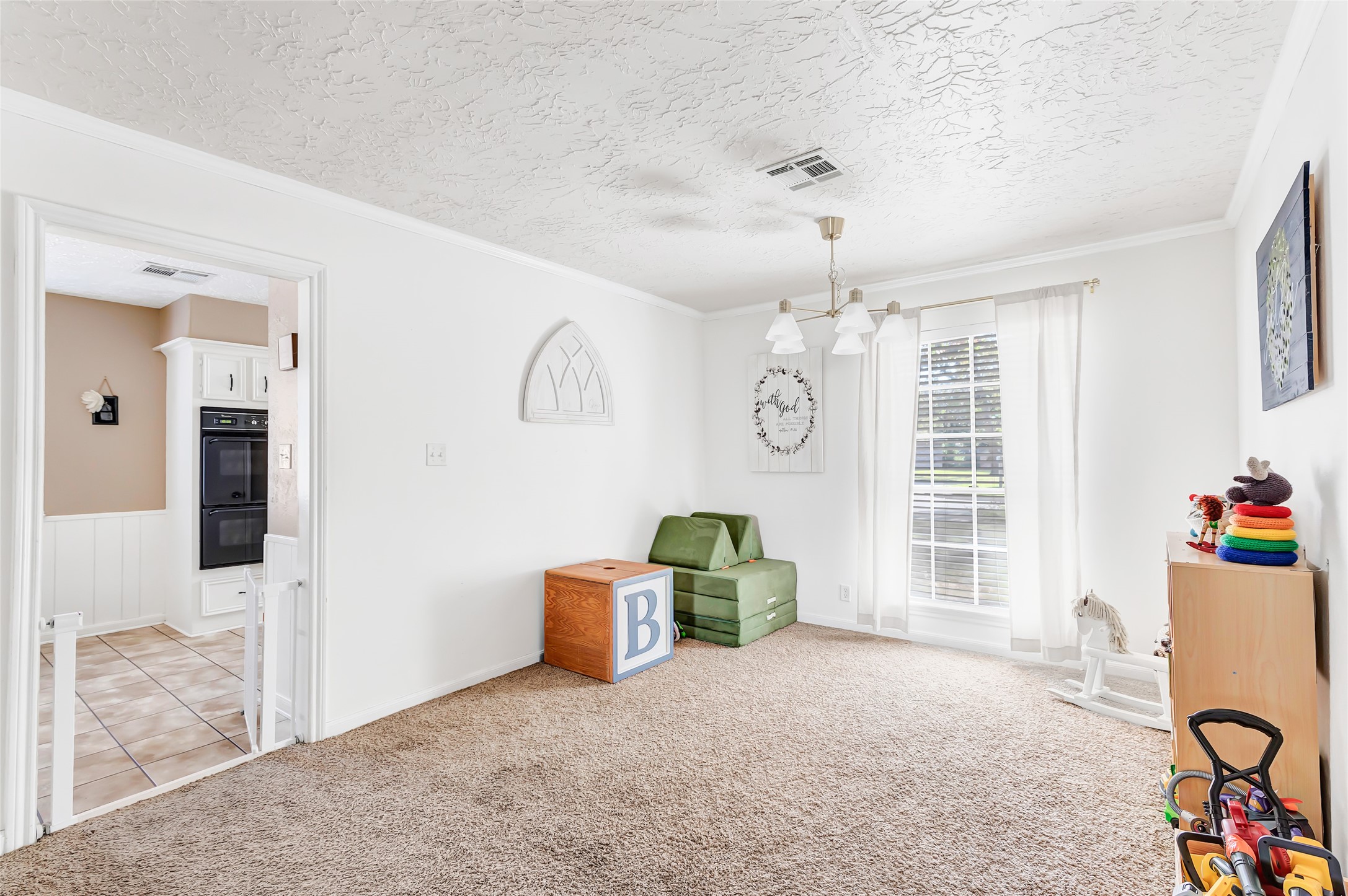 3 Baron's Place Conroe, TX 77304 - Photo 9 of 28 a view of livingroom with window