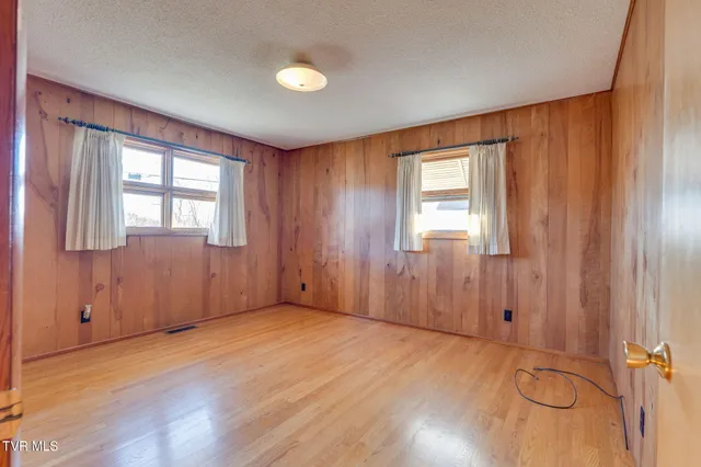 $198,000 | 318 Meadow Lark Street, Weber City, VA 24290