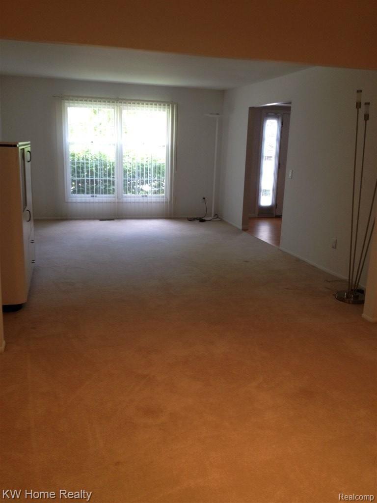 30631 High Valley Road Farmington, MI 48331 - Photo 11 of 21 dining room