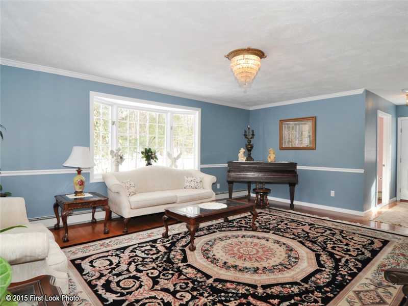 46 Falcon Ridge Drive Exeter, RI 02822 - Photo 4 of 25 Living Room.