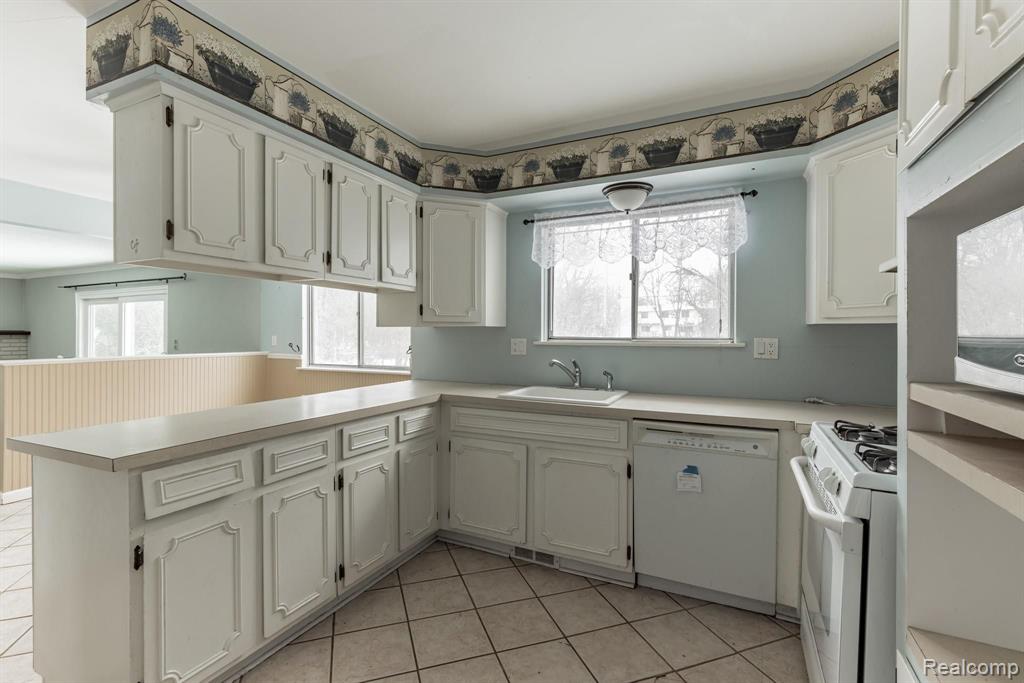 36309 Paddleford Road Farmington Hills, MI 48331 - Photo 13 of 32