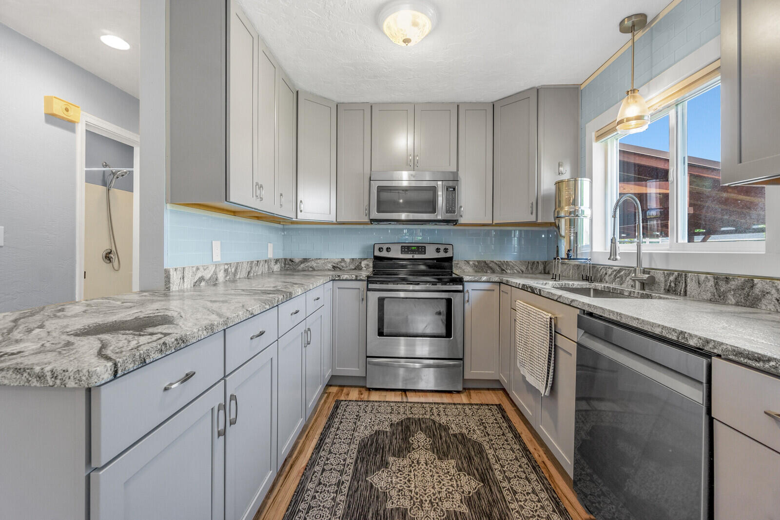 3268 Grant Road Central Point, OR 97502 - Photo 11 of 44 42_GR_42_mls