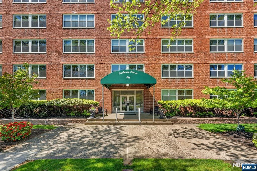 926 Bloomfield Avenue, Unit 3A Glen Ridge, NJ 07028 - Photo 2 of 32