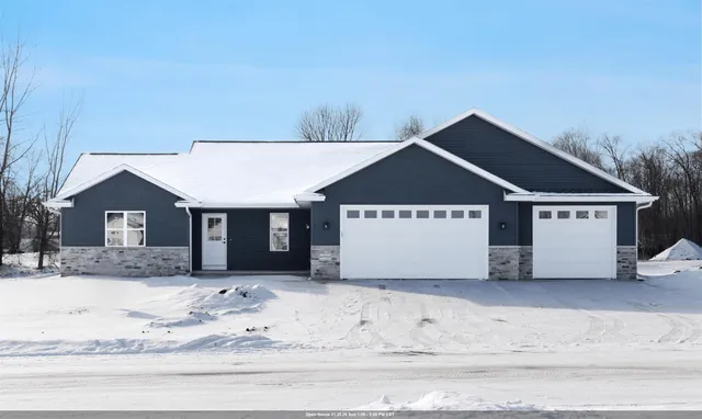 $499,900 | W7055 Otis Drive, Greenville, WI 54942