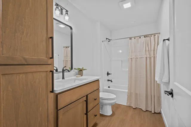 $499,900 | W7055 Otis Drive, Greenville, WI 54942