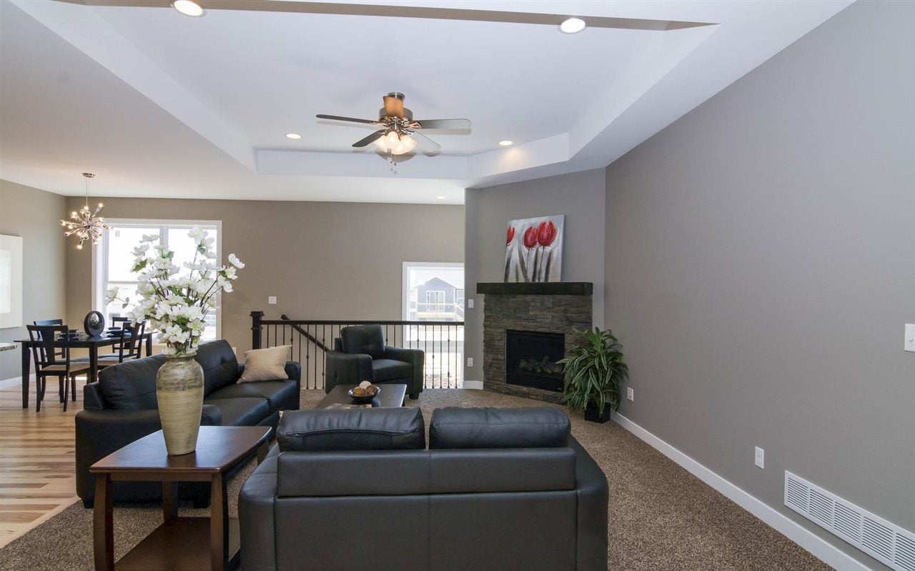 207 Saddleback Road Marion, IA 52302 - Photo 3 of 25 Gallery Image 3
