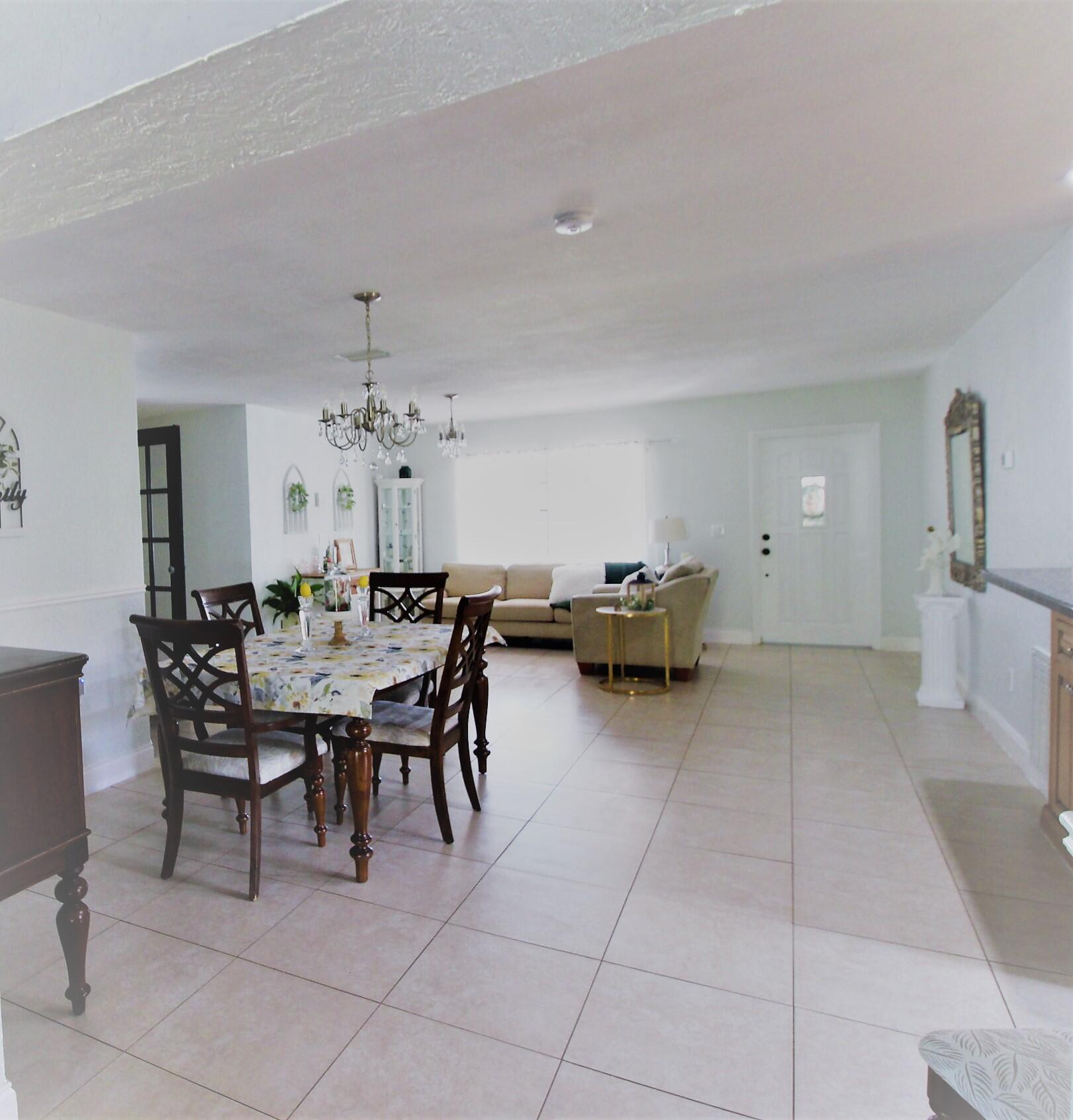 22106 Aquila Street Boca Raton, FL 33428 - Photo 5 of 45 IMG_2535 (2)