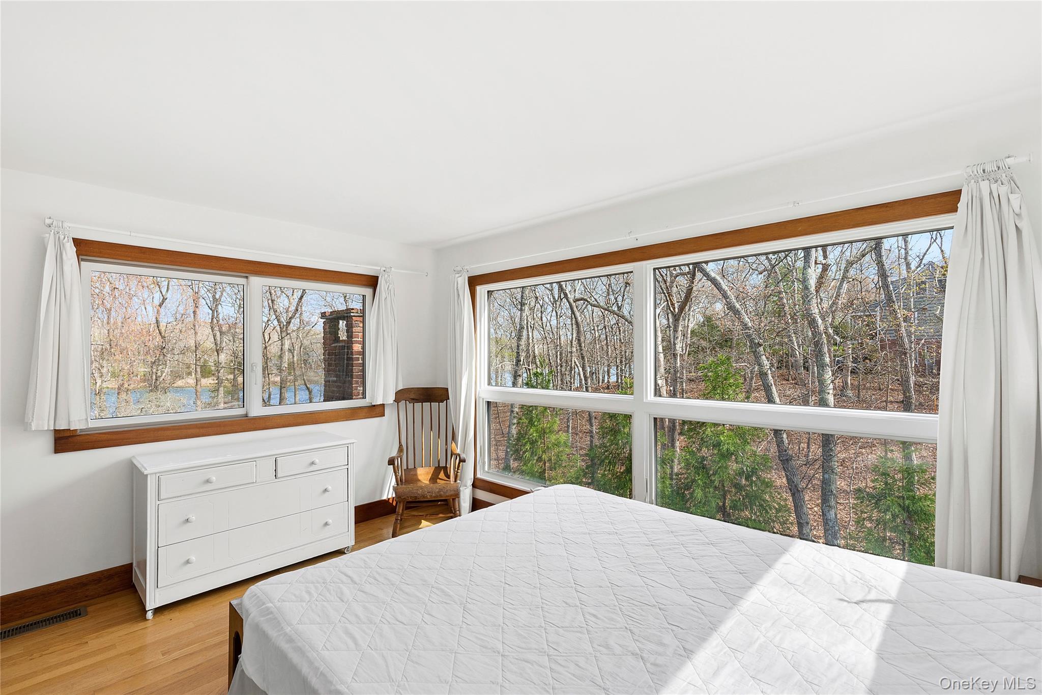 89 Isle Of Wight Road East Hampton, NY 11937 - Photo 4 of 11