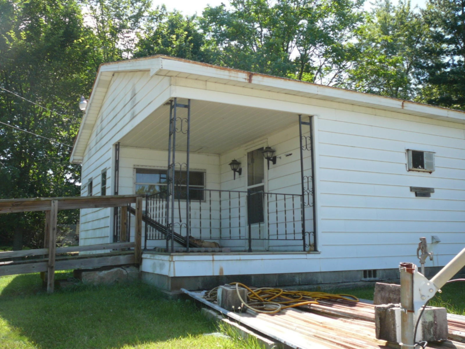 22892 Airline Road Sturgis, MI 49091 - Photo 13 of 15 P1200528