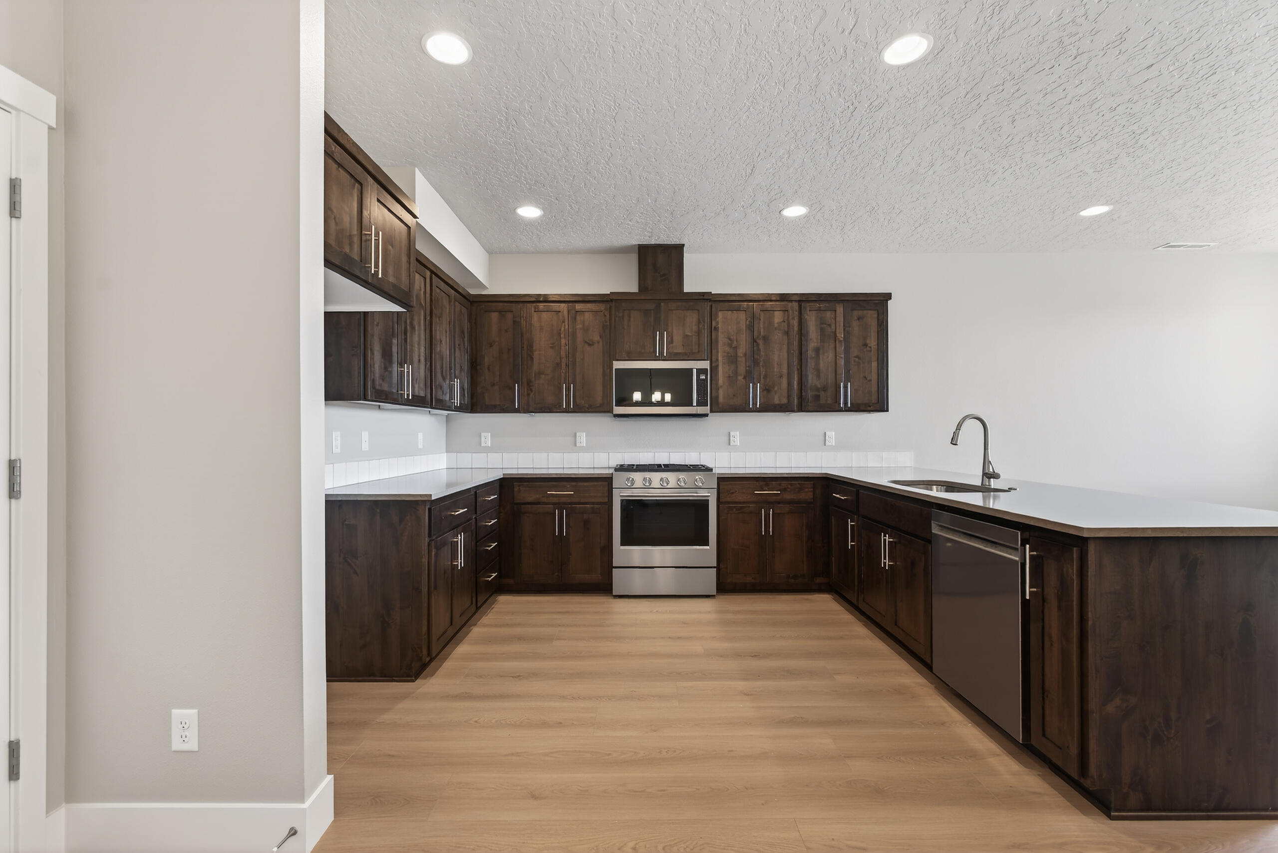 4080 Southwest 39th Street, Unit LOT 30 Redmond, OR 97756 - Photo 8 of 38 Kitchen appliances