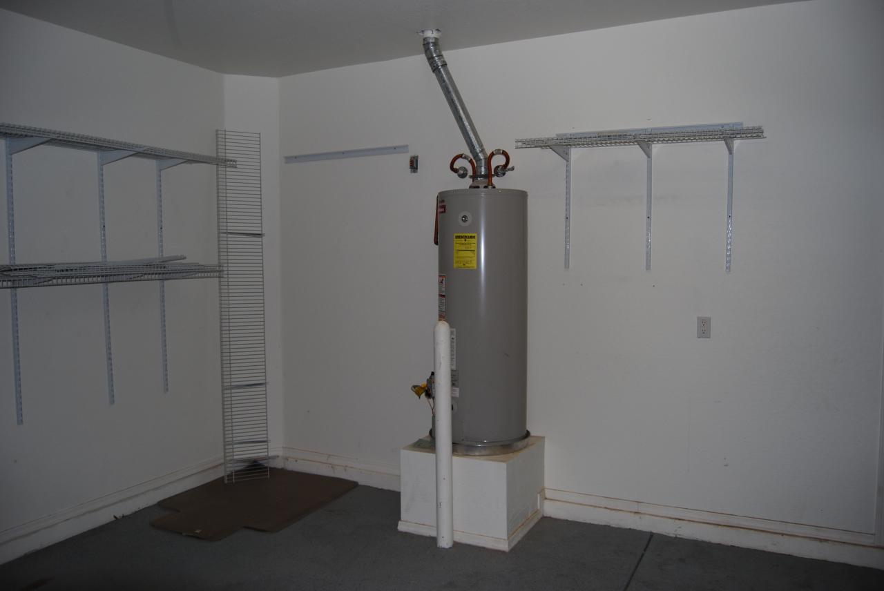 44161 Roth Road Maricopa, AZ 85138 - Photo 5 of 12 GARAGE