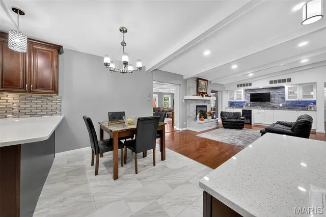 $825,000 | 9 Kirken Knoll Drive, Town and Country, MO 63131