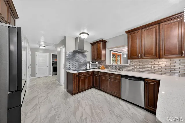 $825,000 | 9 Kirken Knoll Drive, Town and Country, MO 63131