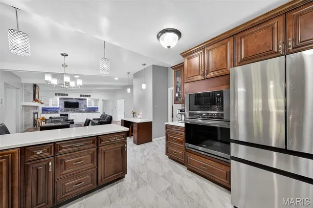 $825,000 | 9 Kirken Knoll Drive, Town and Country, MO 63131