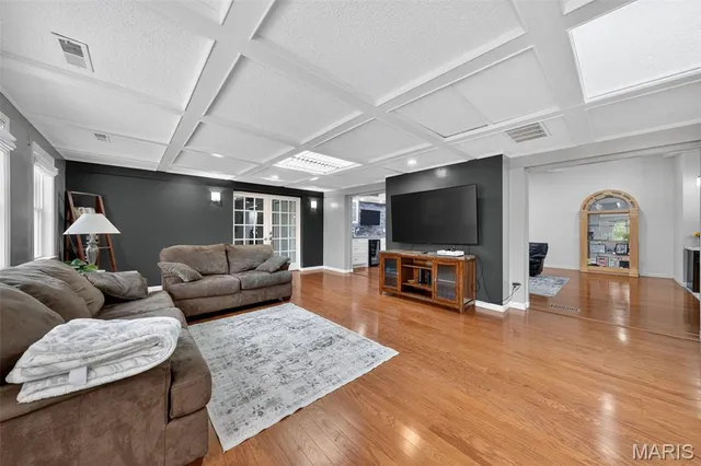 $825,000 | 9 Kirken Knoll Drive, Town and Country, MO 63131