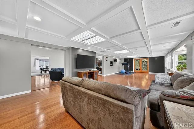 $825,000 | 9 Kirken Knoll Drive, Town and Country, MO 63131