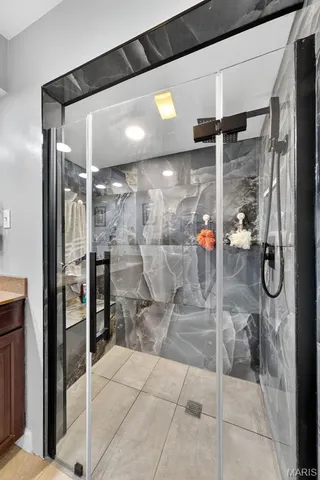 $825,000 | 9 Kirken Knoll Drive, Town and Country, MO 63131