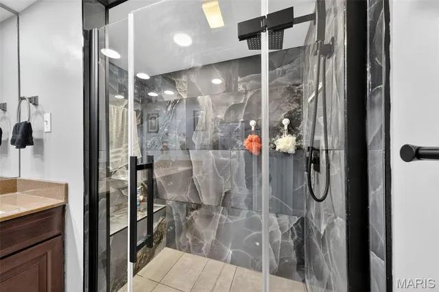 $825,000 | 9 Kirken Knoll Drive, Town and Country, MO 63131