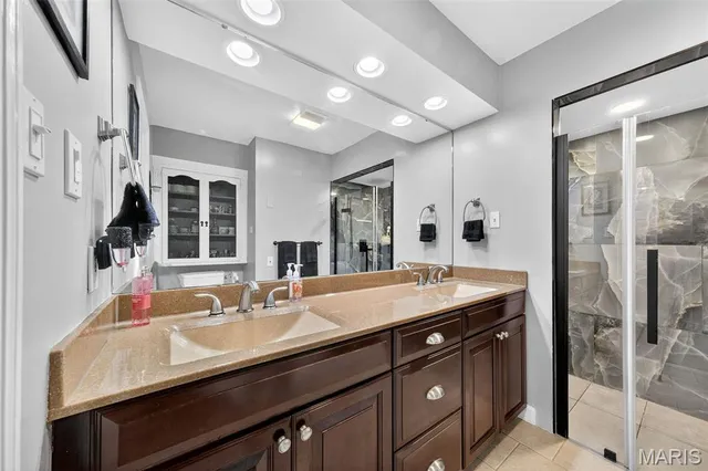 $825,000 | 9 Kirken Knoll Drive, Town and Country, MO 63131