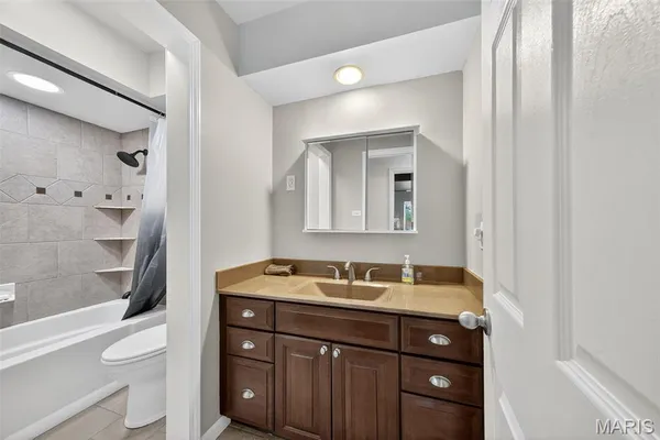 $775,000 | 9 Kirken Knoll Drive, Town and Country, MO 63131
