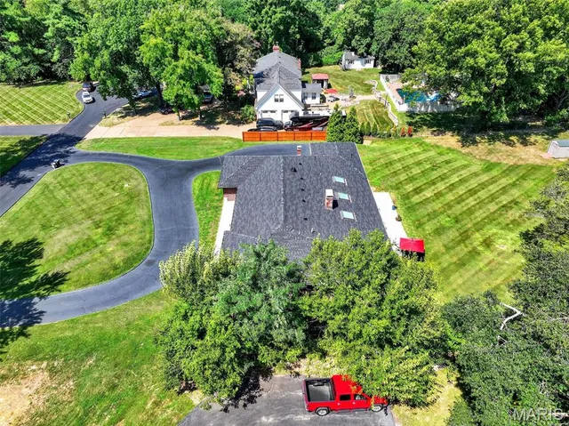 $825,000 | 9 Kirken Knoll Drive, Town and Country, MO 63131