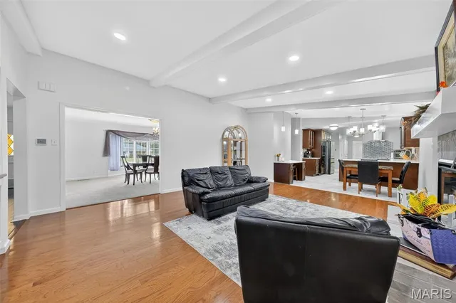 $825,000 | 9 Kirken Knoll Drive, Town and Country, MO 63131