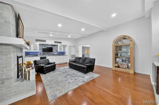 $825,000 | 9 Kirken Knoll Drive, Town and Country, MO 63131