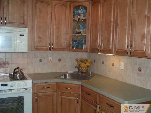 13 Altamont Road Edison, NJ 08817 - Photo 4 of 8