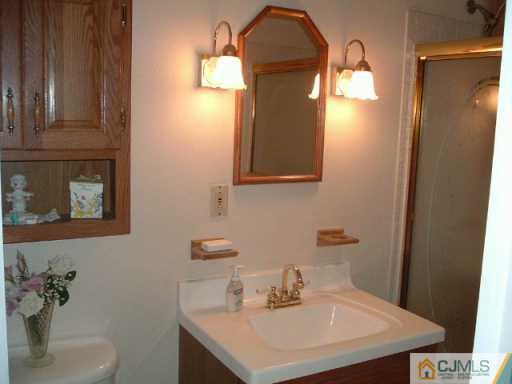 13 Altamont Road Edison, NJ 08817 - Photo 6 of 8