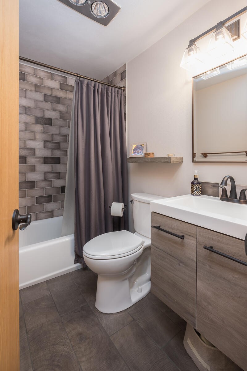 1513 East Keystone Road, Unit 2963 Keystone, CO 80435 - Photo 12 of 37 Full bathroom with tile flooring