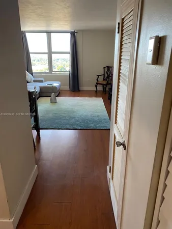 $2,400 | 2899 Collins Avenue, Unit 1746, Miami Beach, FL 33140