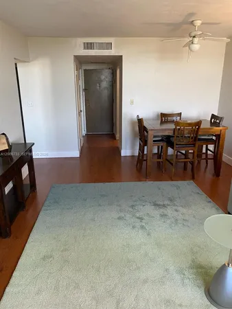 $2,400 | 2899 Collins Avenue, Unit 1746, Miami Beach, FL 33140