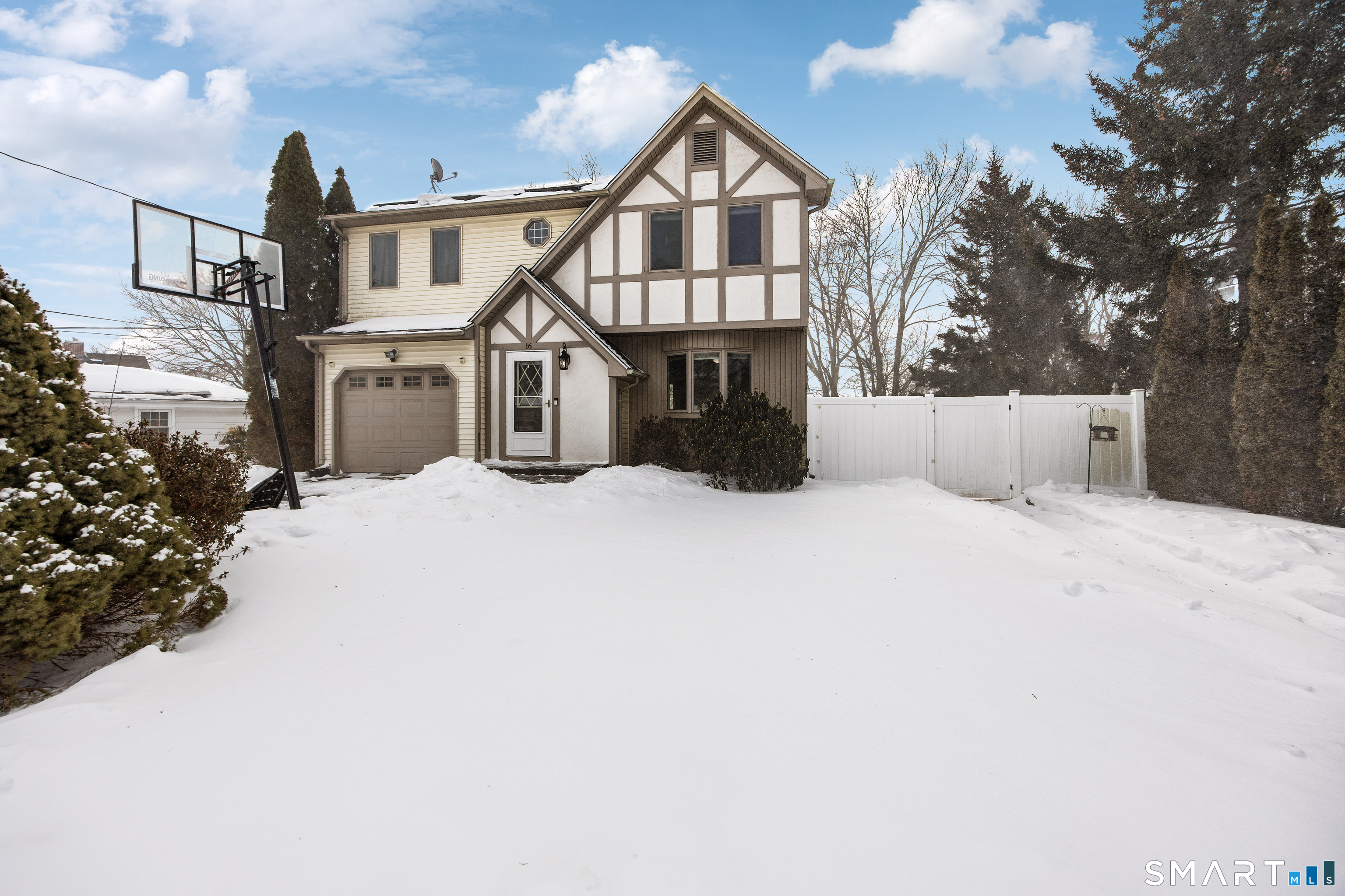 16 Sorenson Road West Haven, CT 06516 - Photo 2 of 38