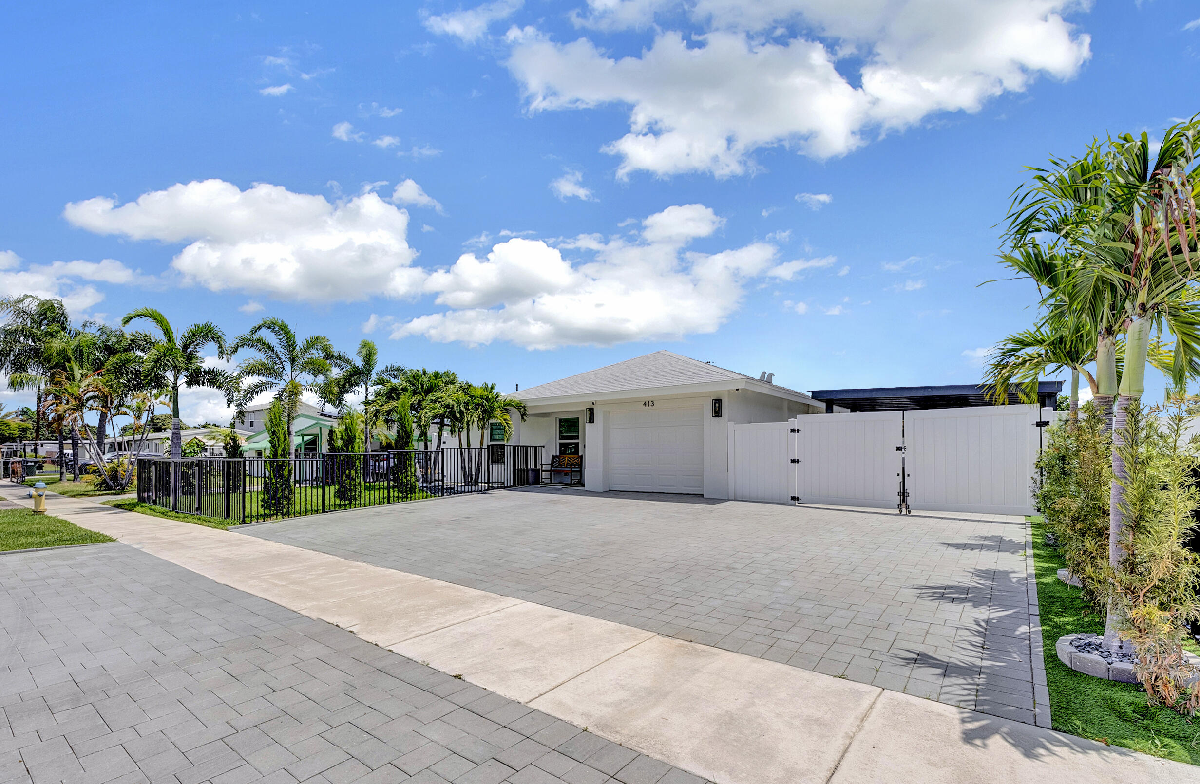 413 Southwest 15th Avenue Delray Beach, FL 33444 - Photo 3 of 38 DSC07467