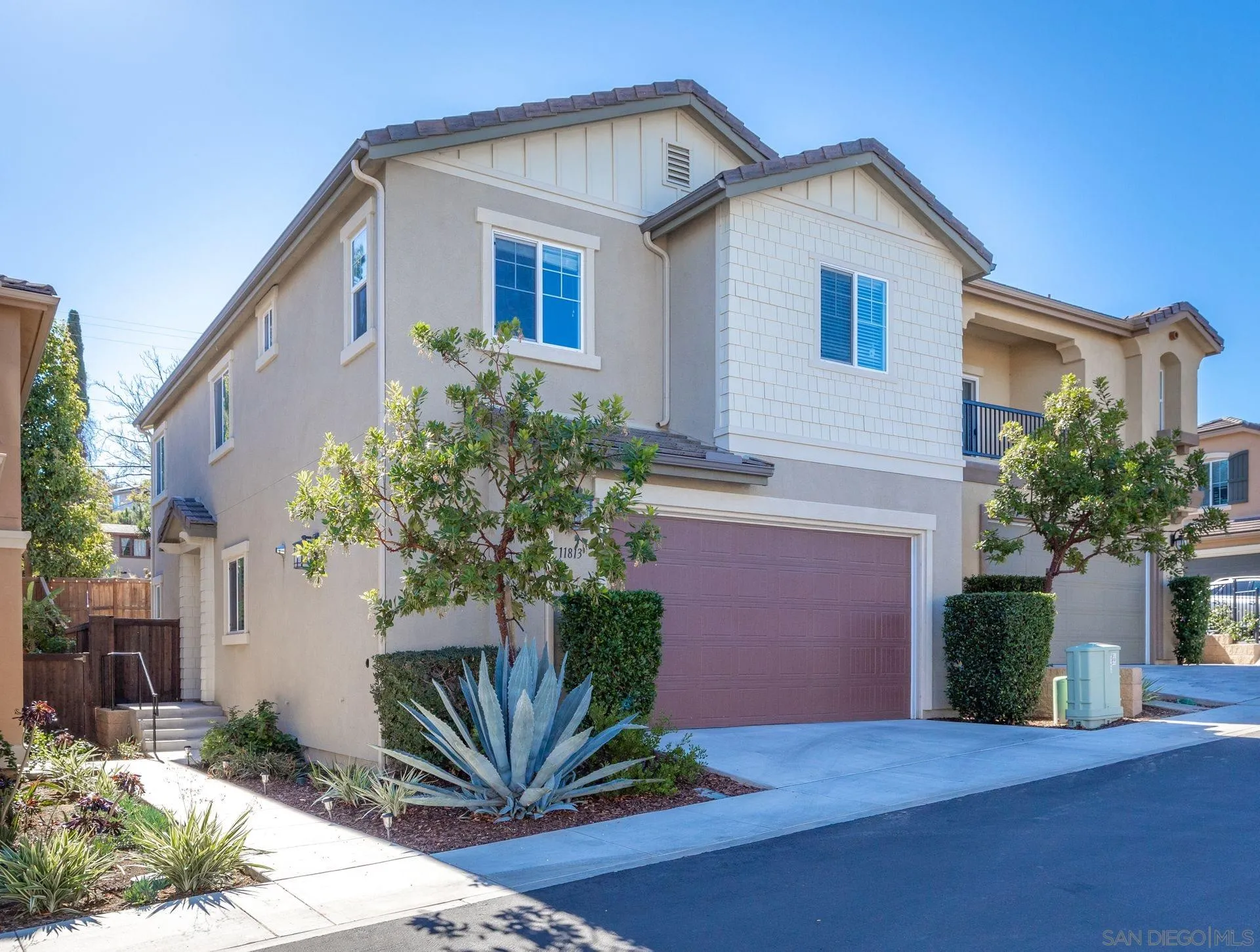 11813 Caminito Rihely Lakeside, CA 92040 - Photo 1 of 33 Gallery Image 1