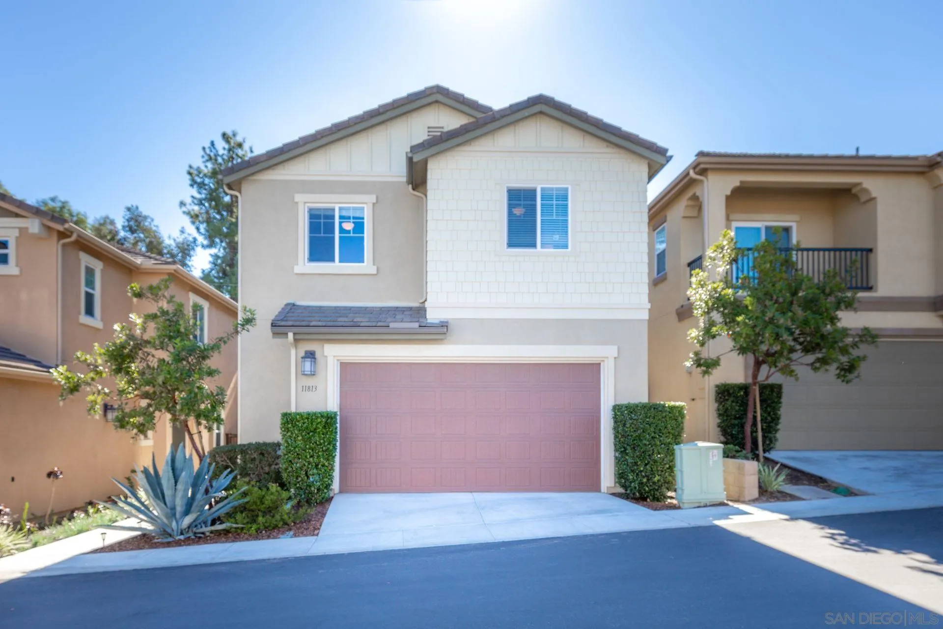 11813 Caminito Rihely Lakeside, CA 92040 - Photo 2 of 33 Gallery Image 2