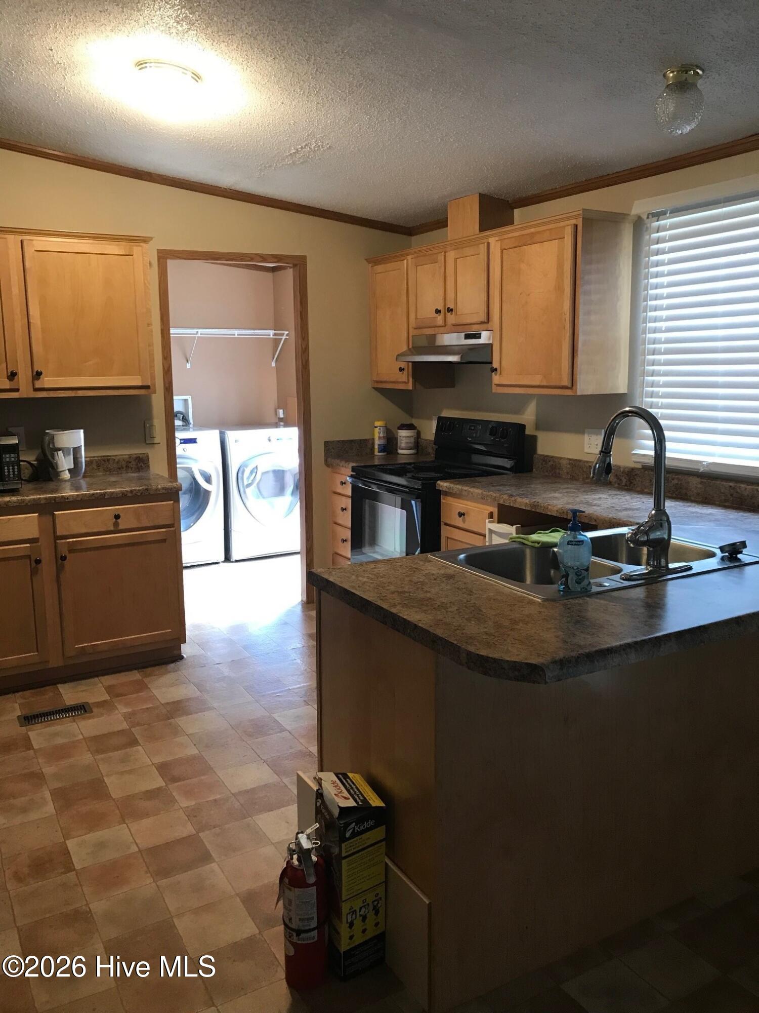 170 Loop Road Burgaw, NC 28425 - Photo 22 of 25 208 Loop Kitchen