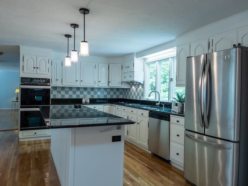 150 Middle Road Boxborough, MA 01719 - Photo 8 of 36