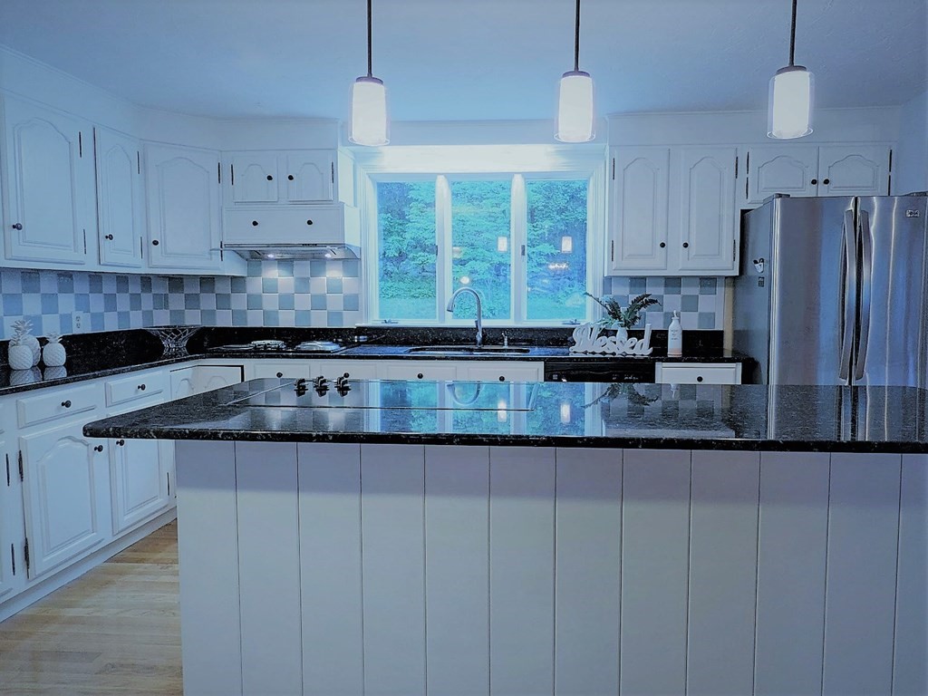 150 Middle Road Boxborough, MA 01719 - Photo 9 of 36