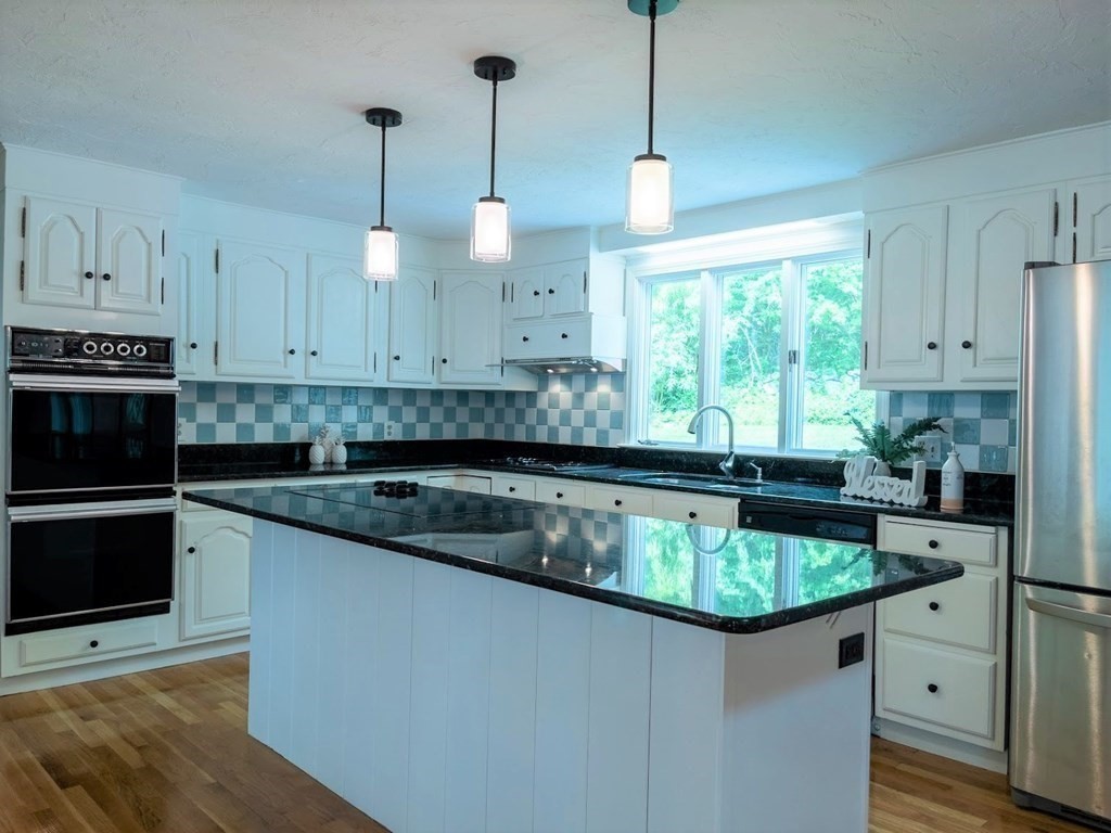 150 Middle Road Boxborough, MA 01719 - Photo 10 of 36