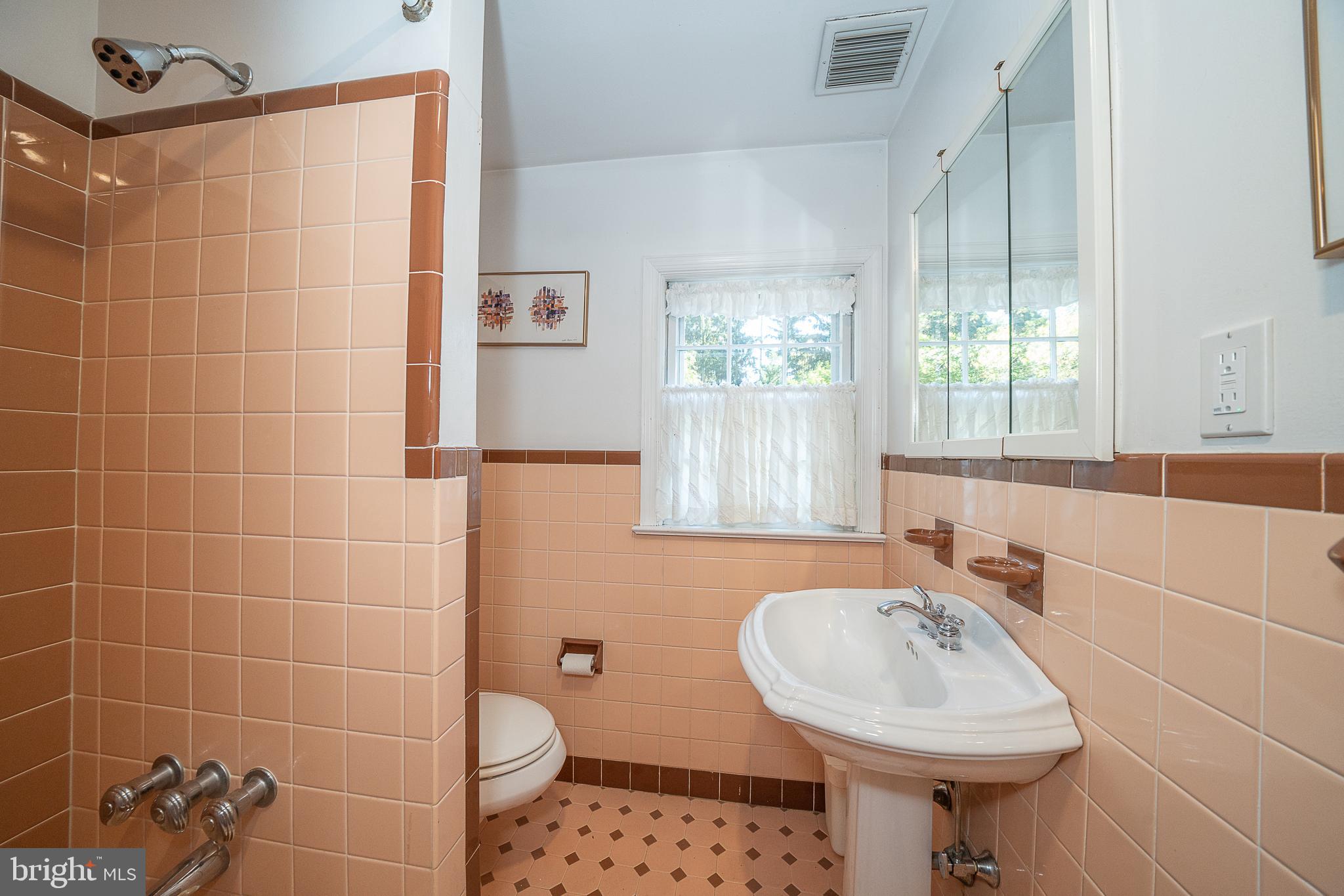 24-26 Paper Mill Road Newtown Square, PA 19073 - Photo 58 of 86 Two family bedrooms share full hall bathroom