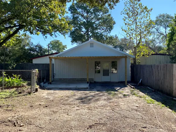 $1,100 | 319 1/2 North Cochran Street, Bellville, TX 77418