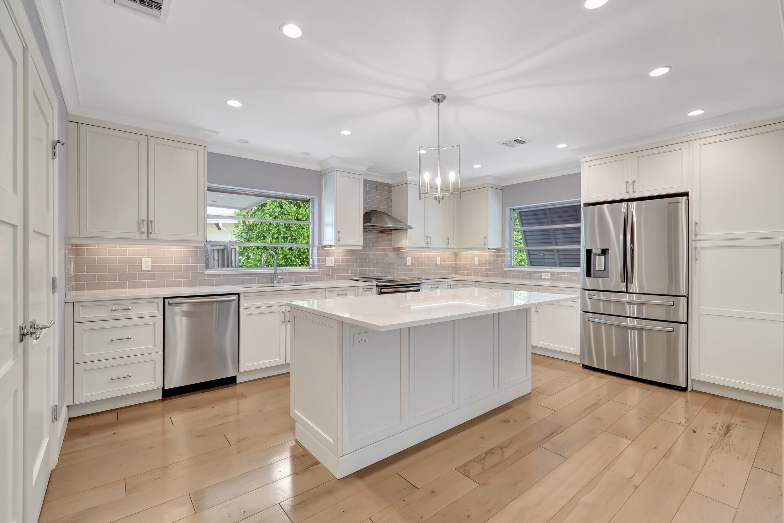 4410 Northeast 24th Avenue Lighthouse Point, FL 33064 - Photo 19 of 44 16_dsc_7970