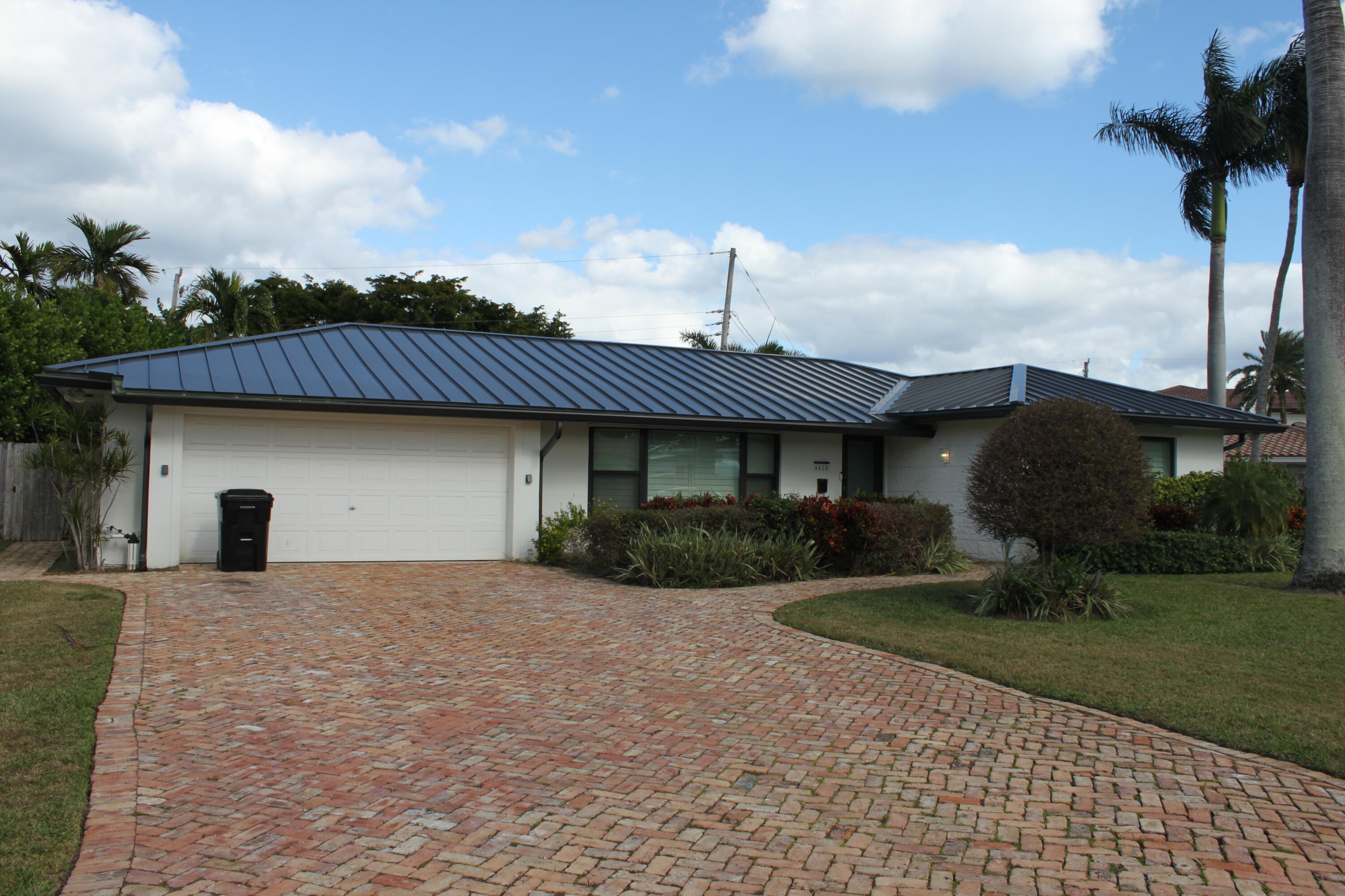 4410 Northeast 24th Avenue Lighthouse Point, FL 33064 - Photo 2 of 44 95481CAF-03A5-452E-AAE3-67A02619A8D2