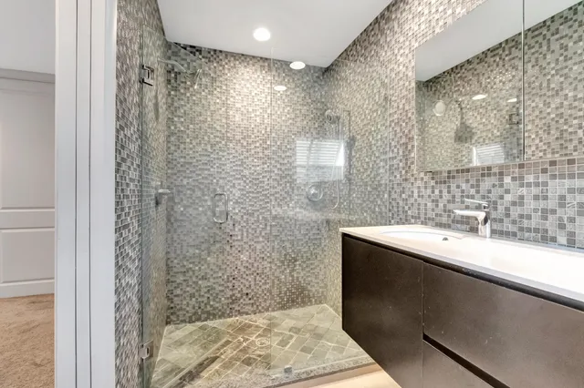 $6,000 | 4410 Northeast 24th Avenue, Lighthouse Point, FL 33064