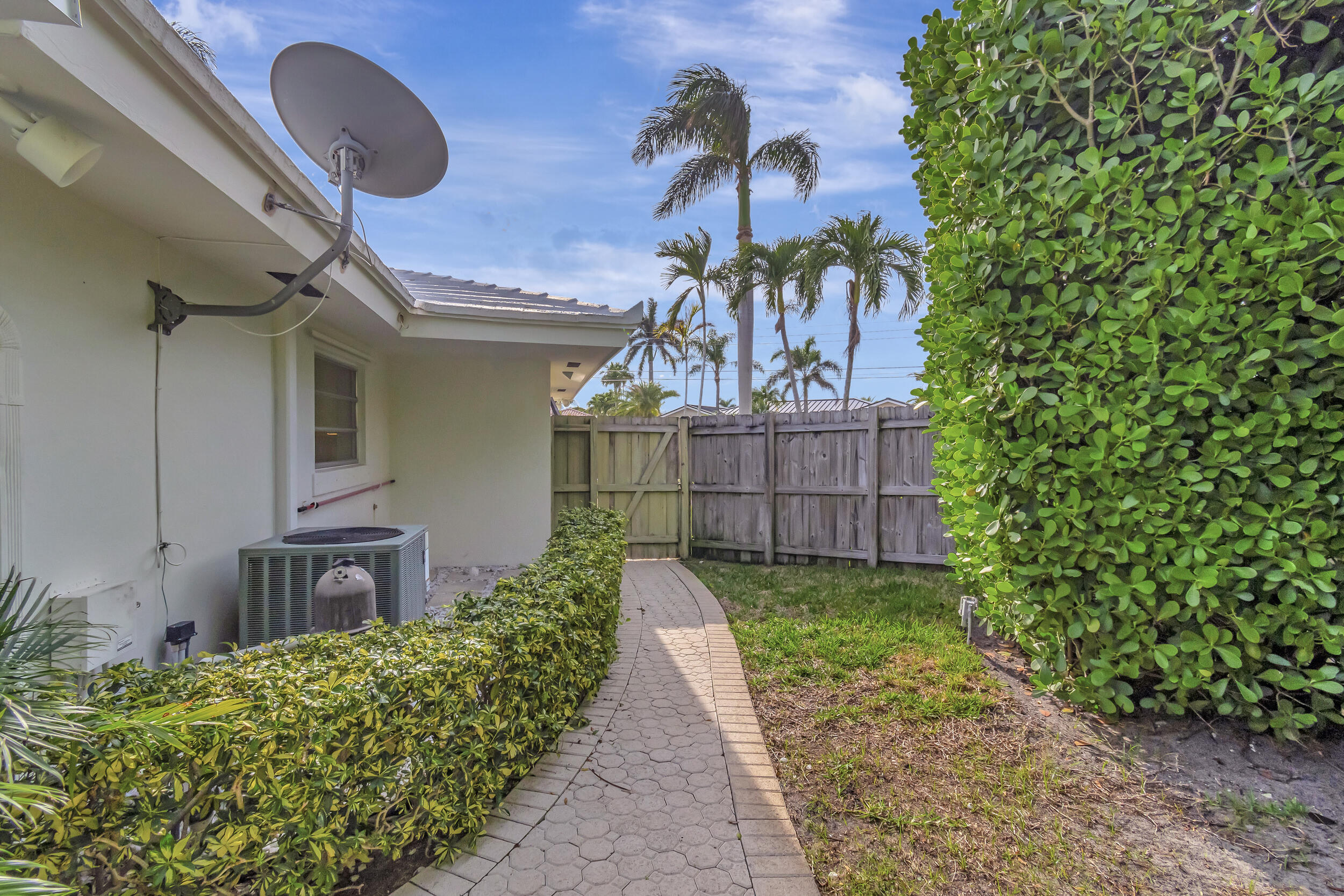 4410 Northeast 24th Avenue Lighthouse Point, FL 33064 - Photo 43 of 44 46_dsc_8225
