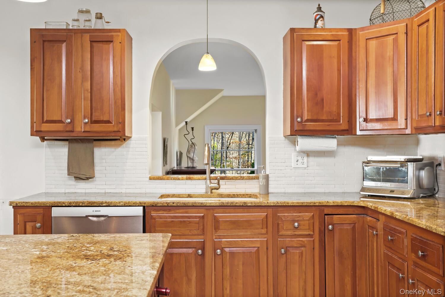 517 Old Chappaqua Road Briarcliff Manor, NY 10510 - Photo 7 of 32 Ceramic back splash & window to Family room